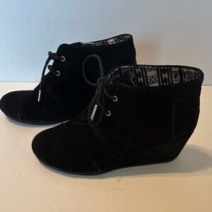 Toms Boots Women’s Size 9 Dessert Wedge‎ Ankle Bootie Black Suede Casual Lace Up